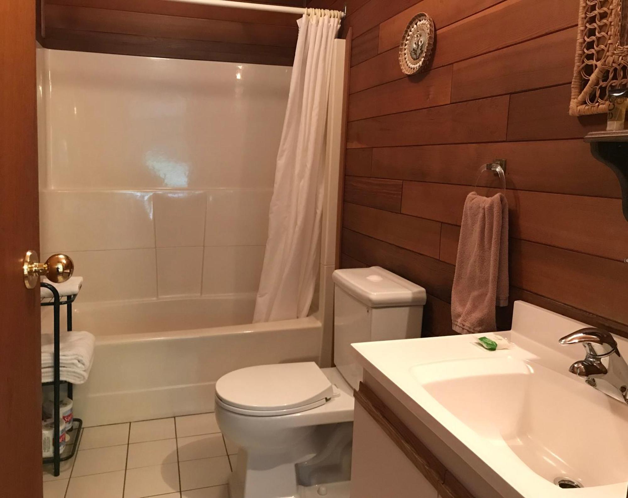 Driftwood Village Cottages Sturdies Bay Rom bilde