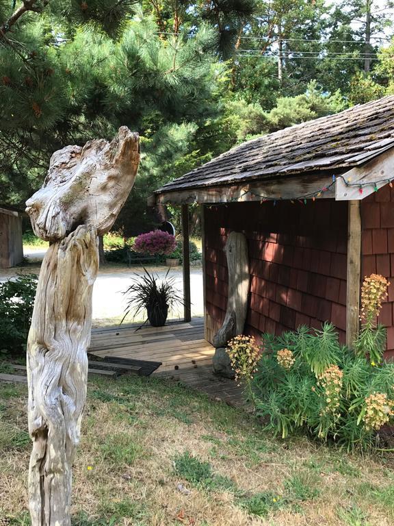 Driftwood Village Cottages Sturdies Bay Eksteriør bilde