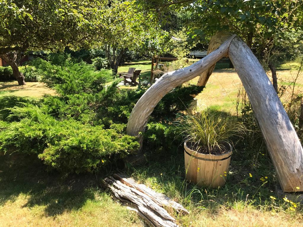 Driftwood Village Cottages Sturdies Bay Eksteriør bilde