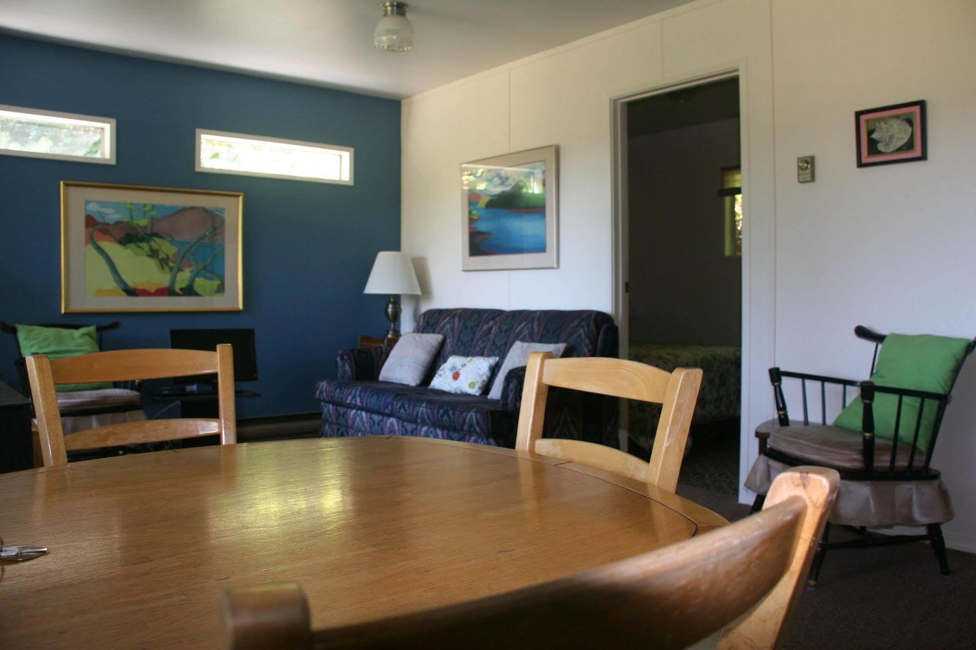 Driftwood Village Cottages Sturdies Bay Eksteriør bilde
